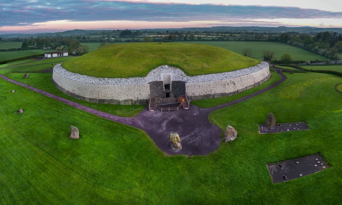 Newgrange Brú na Bóinne Boyne Valley